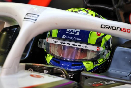 Oliver Bearman (GBR) Haas VF-25.
11.04.2025. Formula 1 World Championship, Rd 4, Bahrain Grand Prix, Sakhir, Bahrain, Practice Day
- www.xpbimages.com, EMail: requests@xpbimages.com © Copyright: Batchelor / XPB Images