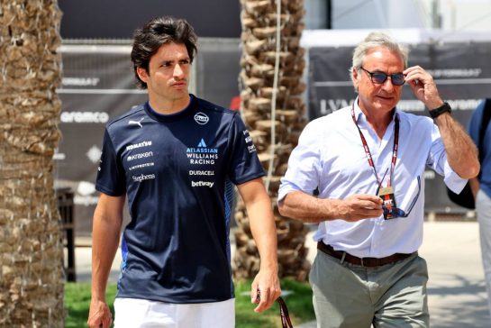 (L to R): Carlos Sainz (ESP) Atlassian Williams Racing with his father Carlos Sainz (ESP).
12.04.2025. Formula 1 World Championship, Rd 4, Bahrain Grand Prix, Sakhir, Bahrain, Qualifying Day.
- www.xpbimages.com, EMail: requests@xpbimages.com © Copyright: Bearne / XPB Images