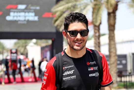 Esteban Ocon (FRA) Haas F1 Team.
12.04.2025. Formula 1 World Championship, Rd 4, Bahrain Grand Prix, Sakhir, Bahrain, Qualifying Day.
- www.xpbimages.com, EMail: requests@xpbimages.com © Copyright: Bearne / XPB Images