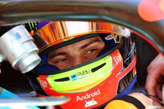 Oscar Piastri (AUS) McLaren MCL39.
12.04.2025. Formula 1 World Championship, Rd 4, Bahrain Grand Prix, Sakhir, Bahrain, Qualifying Day.
- www.xpbimages.com, EMail: requests@xpbimages.com © Copyright: Moy / XPB Images