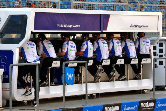 Racing Bulls pit gantry.
12.04.2025. Formula 1 World Championship, Rd 4, Bahrain Grand Prix, Sakhir, Bahrain, Qualifying Day.
- www.xpbimages.com, EMail: requests@xpbimages.com © Copyright: Moy / XPB Images