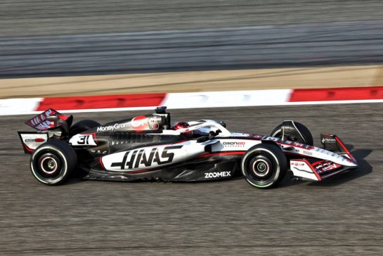 Esteban Ocon (FRA) Haas VF-25.
12.04.2025. Formula 1 World Championship, Rd 4, Bahrain Grand Prix, Sakhir, Bahrain, Qualifying Day.
- www.xpbimages.com, EMail: requests@xpbimages.com © Copyright: Bearne / XPB Images