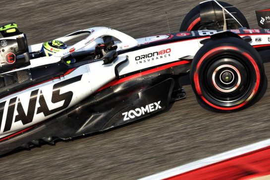 Oliver Bearman (GBR) Haas VF-25.
12.04.2025. Formula 1 World Championship, Rd 4, Bahrain Grand Prix, Sakhir, Bahrain, Qualifying Day.
- www.xpbimages.com, EMail: requests@xpbimages.com © Copyright: Bearne / XPB Images