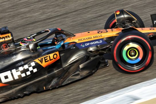 Oscar Piastri (AUS) McLaren MCL39.
12.04.2025. Formula 1 World Championship, Rd 4, Bahrain Grand Prix, Sakhir, Bahrain, Qualifying Day.
- www.xpbimages.com, EMail: requests@xpbimages.com © Copyright: Bearne / XPB Images