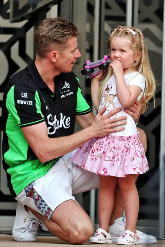 Nico Hulkenberg (GER) Sauber with his daughter Noemi Sky.
12.04.2025. Formula 1 World Championship, Rd 4, Bahrain Grand Prix, Sakhir, Bahrain, Qualifying Day.
- www.xpbimages.com, EMail: requests@xpbimages.com © Copyright: Moy / XPB Images