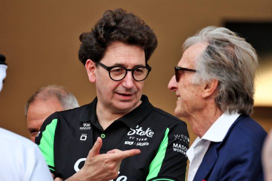 (L to R): Mattia Binotto (ITA) Sauber Motorsport Chief Operating and Chief Technical Officer with Luca di Montezemolo (ITA).
12.04.2025. Formula 1 World Championship, Rd 4, Bahrain Grand Prix, Sakhir, Bahrain, Qualifying Day.
- www.xpbimages.com, EMail: requests@xpbimages.com © Copyright: Moy / XPB Images