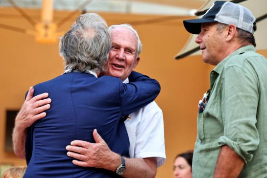 (L to R): Luca di Montezemolo (ITA) with Dr Helmut Marko (AUT) Red Bull Motorsport Consultant and Gerhard Berger (AUT).
12.04.2025. Formula 1 World Championship, Rd 4, Bahrain Grand Prix, Sakhir, Bahrain, Qualifying Day.
- www.xpbimages.com, EMail: requests@xpbimages.com © Copyright: Moy / XPB Images