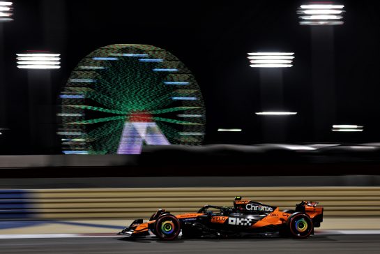 Lando Norris (GBR) McLaren MCL39.
12.04.2025. Formula 1 World Championship, Rd 4, Bahrain Grand Prix, Sakhir, Bahrain, Qualifying Day.
- www.xpbimages.com, EMail: requests@xpbimages.com © Copyright: Moy / XPB Images