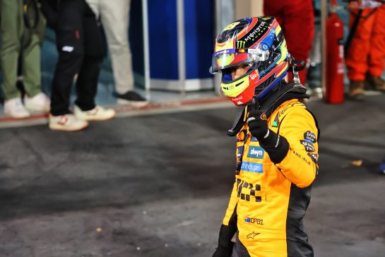Oscar Piastri (AUS) McLaren celebrates his pole position in qualifying parc ferme.
12.04.2025. Formula 1 World Championship, Rd 4, Bahrain Grand Prix, Sakhir, Bahrain, Qualifying Day.
- www.xpbimages.com, EMail: requests@xpbimages.com © Copyright: Batchelor / XPB Images