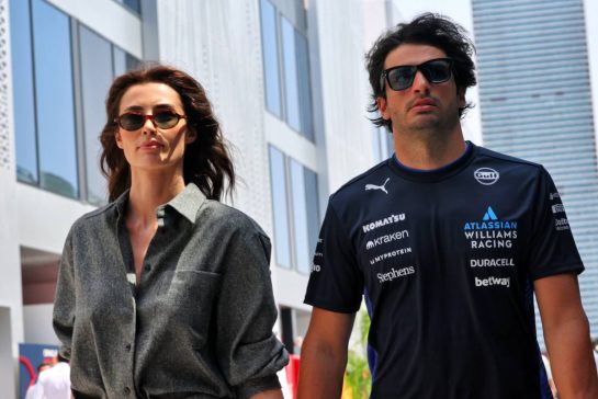 Carlos Sainz (ESP) Atlassian Williams Racing with his girlfriend Rebecca Donaldson (GBR).
19.04.2025. Formula 1 World Championship, Rd 5, Saudi Arabian Grand Prix, Jeddah, Saudi Arabia, Qualifying Day.
- www.xpbimages.com, EMail: requests@xpbimages.com © Copyright: Batchelor / XPB Images