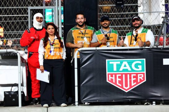 Circuit atmosphere - pit marshals.
19.04.2025. Formula 1 World Championship, Rd 5, Saudi Arabian Grand Prix, Jeddah, Saudi Arabia, Qualifying Day.
- www.xpbimages.com, EMail: requests@xpbimages.com © Copyright: Batchelor / XPB Images
