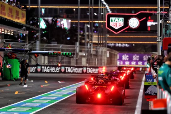 Max Verstappen (NLD) Red Bull Racing RB21 in the pits.
19.04.2025. Formula 1 World Championship, Rd 5, Saudi Arabian Grand Prix, Jeddah, Saudi Arabia, Qualifying Day.
- www.xpbimages.com, EMail: requests@xpbimages.com © Copyright: Batchelor / XPB Images