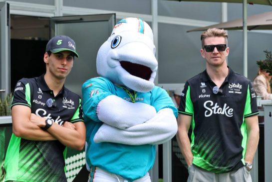 (L to R): Gabriel Bortoleto (BRA) Sauber with T.D. (USA) Miami Dolphins Mascot and Nico Hulkenberg (GER) Sauber.
01.05.2025. Formula 1 World Championship, Rd 6, Miami Grand Prix, Miami, Florida, USA, Preparation Day.
- www.xpbimages.com, EMail: requests@xpbimages.com © Copyright: Bearne / XPB Images