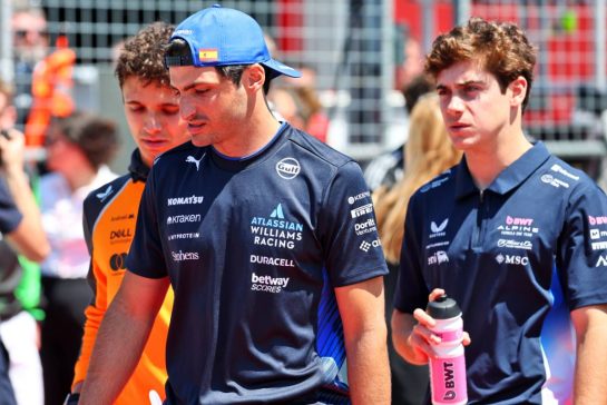 Carlos Sainz (ESP) Atlassian Williams Racing on the drivers' parade.
18.05.2025. Formula 1 World Championship, Rd 7, Emilia Romagna Grand Prix, Imola, Italy, Race Day.
- www.xpbimages.com, EMail: requests@xpbimages.com © Copyright: Batchelor / XPB Images