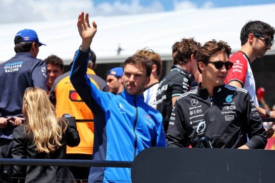 (L to R): Pierre Gasly (FRA) Alpine F1 Team with George Russell (GBR) Mercedes AMG F1 on the drivers' parade.
18.05.2025. Formula 1 World Championship, Rd 7, Emilia Romagna Grand Prix, Imola, Italy, Race Day.
- www.xpbimages.com, EMail: requests@xpbimages.com © Copyright: Moy / XPB Images