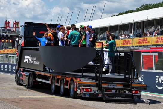 Drivers' parade.
18.05.2025. Formula 1 World Championship, Rd 7, Emilia Romagna Grand Prix, Imola, Italy, Race Day.
- www.xpbimages.com, EMail: requests@xpbimages.com © Copyright: Moy / XPB Images