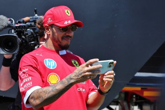 Lewis Hamilton (GBR) Ferrari on the drivers' parade.
18.05.2025. Formula 1 World Championship, Rd 7, Emilia Romagna Grand Prix, Imola, Italy, Race Day.
- www.xpbimages.com, EMail: requests@xpbimages.com © Copyright: Moy / XPB Images