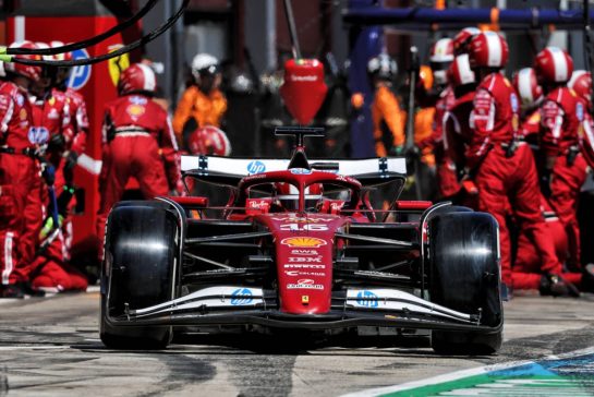 Charles Leclerc (MON) Ferrari SF-25 makes a pit stop.
18.05.2025. Formula 1 World Championship, Rd 7, Emilia Romagna Grand Prix, Imola, Italy, Race Day.
- www.xpbimages.com, EMail: requests@xpbimages.com © Copyright: Charniaux / XPB Images