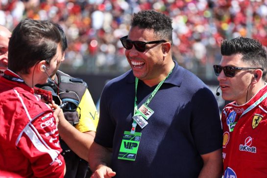 Ronaldo (BRA) Former Football Player on the grid.
18.05.2025. Formula 1 World Championship, Rd 7, Emilia Romagna Grand Prix, Imola, Italy, Race Day.
- www.xpbimages.com, EMail: requests@xpbimages.com © Copyright: Moy / XPB Images