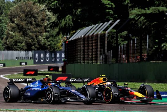 Carlos Sainz (ESP) Atlassian Williams Racing FW47 and Yuki Tsunoda (JPN) Red Bull Racing RB21 battle for position.
18.05.2025. Formula 1 World Championship, Rd 7, Emilia Romagna Grand Prix, Imola, Italy, Race Day.
- www.xpbimages.com, EMail: requests@xpbimages.com © Copyright: Batchelor / XPB Images
