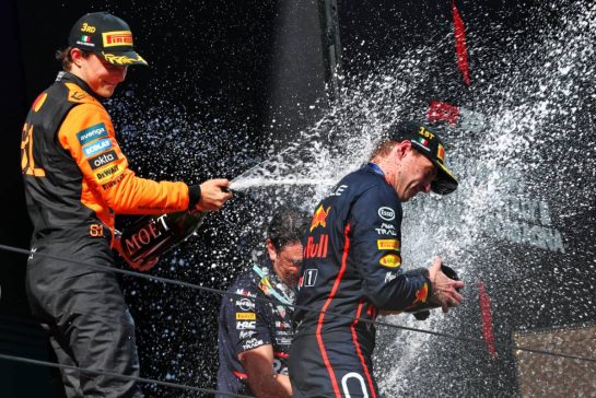 Race winner Max Verstappen (NLD) Red Bull Racing celebrates on the podium with Oscar Piastri (AUS) McLaren.
18.05.2025. Formula 1 World Championship, Rd 7, Emilia Romagna Grand Prix, Imola, Italy, Race Day.
- www.xpbimages.com, EMail: requests@xpbimages.com © Copyright: Batchelor / XPB Images