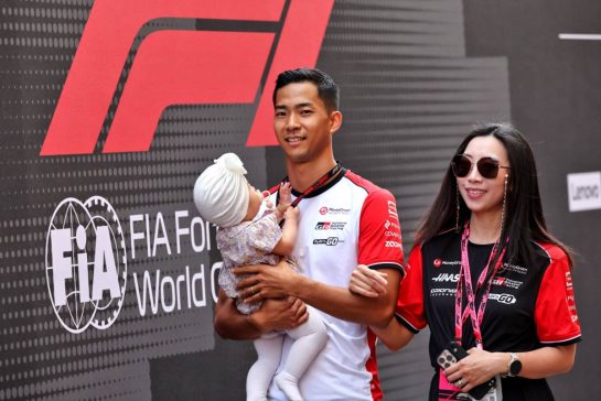 Ryo Hirakawa (JPN) Haas F1 Team Reserve Driver with his wife and daughter.
22.05.2025. Formula 1 World Championship, Rd 8, Monaco Grand Prix, Monte Carlo, Monaco, Preparation Day.
- www.xpbimages.com, EMail: requests@xpbimages.com © Copyright: Moy / XPB Images