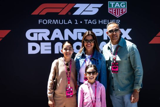 Pastor Maldonado (VEN) with his wife Gabriela and their daughters.
22.05.2025. Formula 1 World Championship, Rd 8, Monaco Grand Prix, Monte Carlo, Monaco, Preparation Day.
- www.xpbimages.com, EMail: requests@xpbimages.com © Copyright: Bearne / XPB Images
