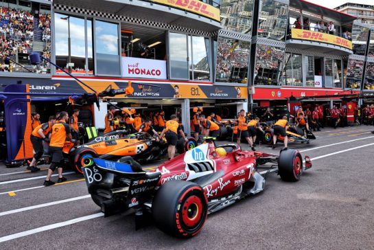 Lewis Hamilton (GBR) Ferrari SF-25 passes Lando Norris (GBR) McLaren MCL39 and Oscar Piastri (AUS) McLaren MCL39 in the pits.
24.05.2025. Formula 1 World Championship, Rd 8, Monaco Grand Prix, Monte Carlo, Monaco, Qualifying Day.
- www.xpbimages.com, EMail: requests@xpbimages.com © Copyright: Batchelor / XPB Images