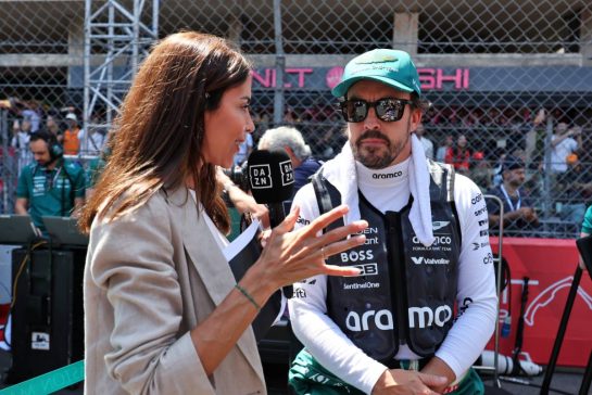 Fernando Alonso (ESP) Aston Martin F1 Team with his girlfriend Melissa Jimenez Dionisio (ESP) DAZN Presenter, on the grid.
25.05.2025. Formula 1 World Championship, Rd 8, Monaco Grand Prix, Monte Carlo, Monaco, Race Day.
- www.xpbimages.com, EMail: requests@xpbimages.com © Copyright: Moy / XPB Images