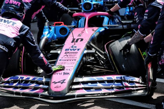 Pierre Gasly (FRA) Alpine F1 Team A525 with damage in the pits.
25.05.2025. Formula 1 World Championship, Rd 8, Monaco Grand Prix, Monte Carlo, Monaco, Race Day.
- www.xpbimages.com, EMail: requests@xpbimages.com © Copyright: Batchelor / XPB Images