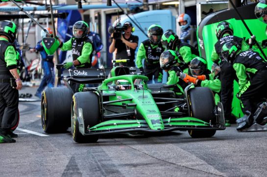 Gabriel Bortoleto (BRA) Sauber C45 makes a pit stop.
25.05.2025. Formula 1 World Championship, Rd 8, Monaco Grand Prix, Monte Carlo, Monaco, Race Day.
- www.xpbimages.com, EMail: requests@xpbimages.com © Copyright: Batchelor / XPB Images