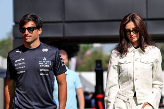 (L to R): Carlos Sainz (ESP) Atlassian Williams Racing with his girlfriend Rebecca Donaldson (GBR).
31.05.2025. Formula 1 World Championship, Rd 9, Spanish Grand Prix, Barcelona, Spain, Qualifying Day.
- www.xpbimages.com, EMail: requests@xpbimages.com © Copyright: Rew / XPB Images