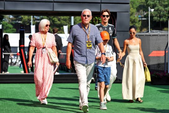 (L to R): Alison Russell (GBR) and Steve Russell (GBR) with their son George Russell (GBR) Mercedes AMG F1 and his girlfriend Carmen Montero Mundt.
31.05.2025. Formula 1 World Championship, Rd 9, Spanish Grand Prix, Barcelona, Spain, Qualifying Day.
- www.xpbimages.com, EMail: requests@xpbimages.com © Copyright: Bearne / XPB Images