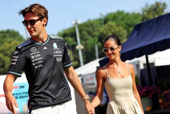(L to R): George Russell (GBR) Mercedes AMG F1 with his girlfriend Carmen Montero Mundt.
31.05.2025. Formula 1 World Championship, Rd 9, Spanish Grand Prix, Barcelona, Spain, Qualifying Day.
- www.xpbimages.com, EMail: requests@xpbimages.com © Copyright: Bearne / XPB Images