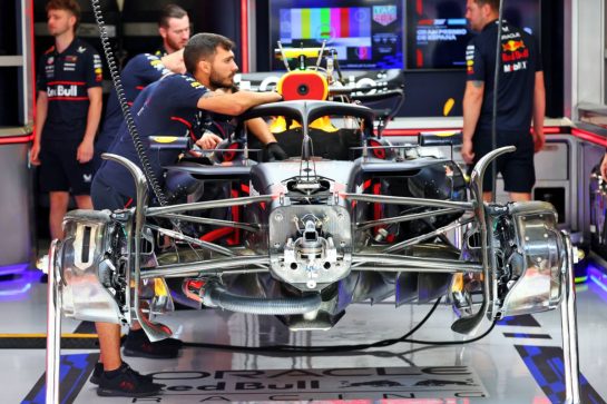 Red Bull Racing RB21 being prepared in the pit garage.
31.05.2025. Formula 1 World Championship, Rd 9, Spanish Grand Prix, Barcelona, Spain, Qualifying Day.
- www.xpbimages.com, EMail: requests@xpbimages.com © Copyright: Batchelor / XPB Images