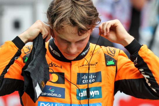 Pole sitter Oscar Piastri (AUS) McLaren in qualifying parc ferme.
31.05.2025. Formula 1 World Championship, Rd 9, Spanish Grand Prix, Barcelona, Spain, Qualifying Day.
- www.xpbimages.com, EMail: requests@xpbimages.com © Copyright: Charniaux / XPB Images
