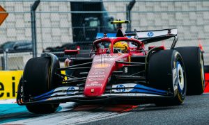 Hamilton: Ferrari car promising, but ‘something is holding us back’