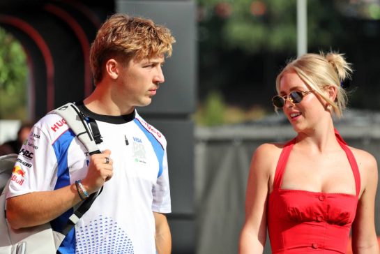 (L to R): Liam Lawson (NZL) Racing Bulls with his girlfriend Hannah St. John (USA).
01.06.2025. Formula 1 World Championship, Rd 9, Spanish Grand Prix, Barcelona, Spain, Race Day.
- www.xpbimages.com, EMail: requests@xpbimages.com © Copyright: Rew / XPB Images