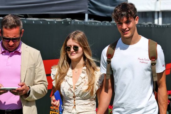 (L to R): Alicia Torriani with her boyfriend Oliver Bearman (GBR) Haas F1 Team.
01.06.2025. Formula 1 World Championship, Rd 9, Spanish Grand Prix, Barcelona, Spain, Race Day.
- www.xpbimages.com, EMail: requests@xpbimages.com © Copyright: Batchelor / XPB Images