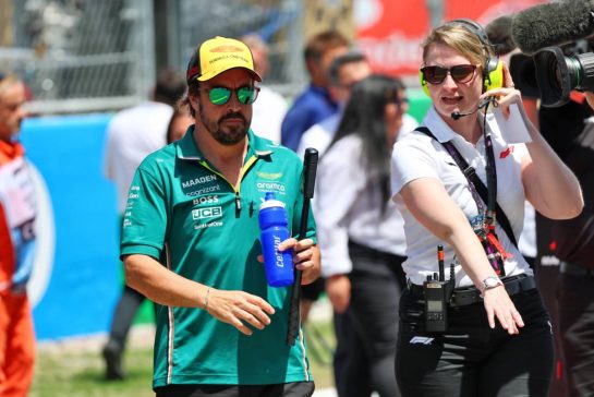 Fernando Alonso (ESP) Aston Martin F1 Team on the drivers' parade.
01.06.2025. Formula 1 World Championship, Rd 9, Spanish Grand Prix, Barcelona, Spain, Race Day.
- www.xpbimages.com, EMail: requests@xpbimages.com © Copyright: Batchelor / XPB Images