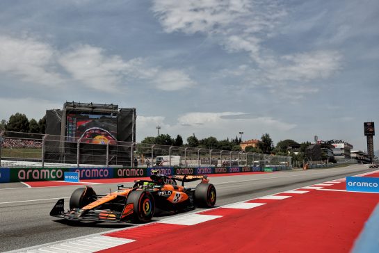 Lando Norris (GBR) McLaren MCL39.
01.06.2025. Formula 1 World Championship, Rd 9, Spanish Grand Prix, Barcelona, Spain, Race Day.
- www.xpbimages.com, EMail: requests@xpbimages.com © Copyright: Bearne / XPB Images