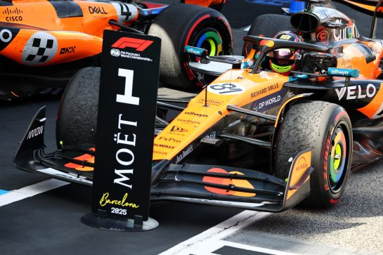 Race winner Oscar Piastri (AUS) McLaren MCL39 in parc ferme.
01.06.2025. Formula 1 World Championship, Rd 9, Spanish Grand Prix, Barcelona, Spain, Race Day.
- www.xpbimages.com, EMail: requests@xpbimages.com © Copyright: Batchelor / XPB Images
