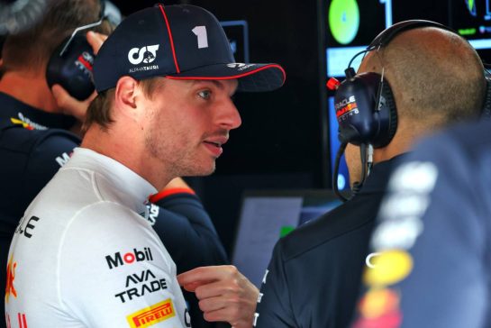 (L to R): Max Verstappen (NLD) Red Bull Racing with Gianpiero Lambiase (ITA) Red Bull Racing Head of Racing.
13.06.2025. Formula 1 World Championship, Rd 10, Canadian Grand Prix, Montreal, Canada, Practice Day.
- www.xpbimages.com, EMail: requests@xpbimages.com © Copyright: Batchelor / XPB Images