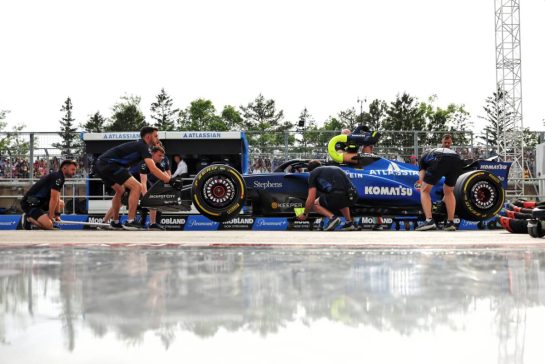 Carlos Sainz (ESP) Atlassian Williams Racing FW47 in the pits.
13.06.2025. Formula 1 World Championship, Rd 10, Canadian Grand Prix, Montreal, Canada, Practice Day.
- www.xpbimages.com, EMail: requests@xpbimages.com © Copyright: Bearne / XPB Images