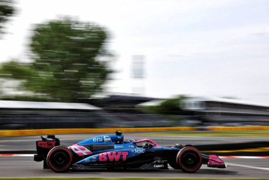 Franco Colapinto (ARG) Alpine F1 Team A525 driving the wrong way around the circuit after he spun in the second practice session.
13.06.2025. Formula 1 World Championship, Rd 10, Canadian Grand Prix, Montreal, Canada, Practice Day.
- www.xpbimages.com, EMail: requests@xpbimages.com © Copyright: Charniaux / XPB Images