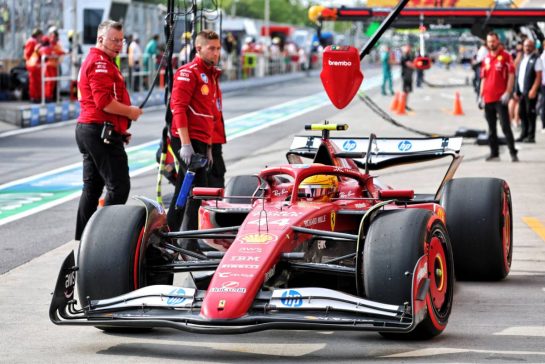 Lewis Hamilton (GBR) Ferrari SF-25 in the pits.
13.06.2025. Formula 1 World Championship, Rd 10, Canadian Grand Prix, Montreal, Canada, Practice Day.
- www.xpbimages.com, EMail: requests@xpbimages.com © Copyright: Batchelor / XPB Images