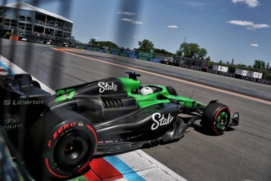 Nico Hulkenberg (GER) Sauber C45 spins.
14.06.2025. Formula 1 World Championship, Rd 10, Canadian Grand Prix, Montreal, Canada, Qualifying Day.
- www.xpbimages.com, EMail: requests@xpbimages.com © Copyright: Charniaux / XPB Images