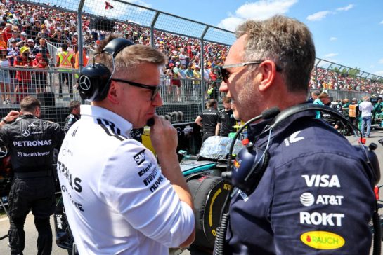 (L to R): Peter Bonnington (GBR) Mercedes AMG F1 Race Engineer with Christian Horner (GBR) Red Bull Racing Team Principal on the grid.
15.06.2025. Formula 1 World Championship, Rd 10, Canadian Grand Prix, Montreal, Canada, Race Day.
- www.xpbimages.com, EMail: requests@xpbimages.com © Copyright: Batchelor / XPB Images