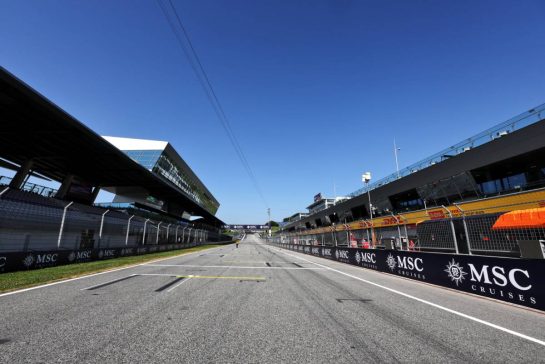 Circuit atmosphere - start / finish straight.
26.06.2025. Formula 1 World Championship, Rd 11, Austrian Grand Prix, Spielberg, Austria, Preparation Day.
- www.xpbimages.com, EMail: requests@xpbimages.com © Copyright: Moy / XPB Images