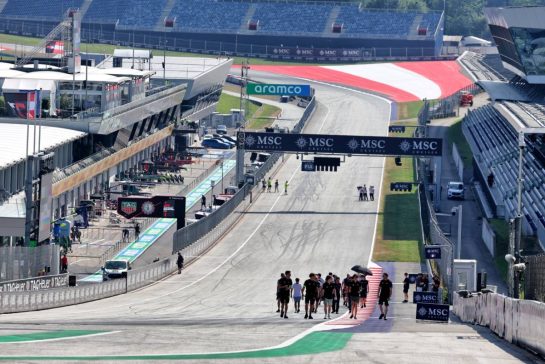 Circuit atmosphere - turn 1 and start / finish straight.
26.06.2025. Formula 1 World Championship, Rd 11, Austrian Grand Prix, Spielberg, Austria, Preparation Day.
- www.xpbimages.com, EMail: requests@xpbimages.com © Copyright: Moy / XPB Images
